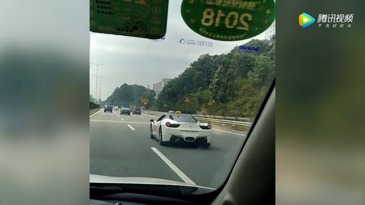别告诉我这辆法拉利是出租车，有钱人的思维就是另类