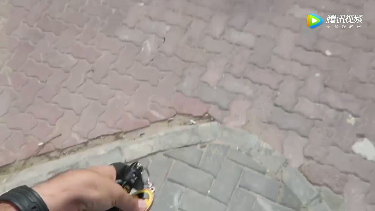 按下钥匙那一刻，才知道纯手工制作的超级跑车有多霸气！  ​