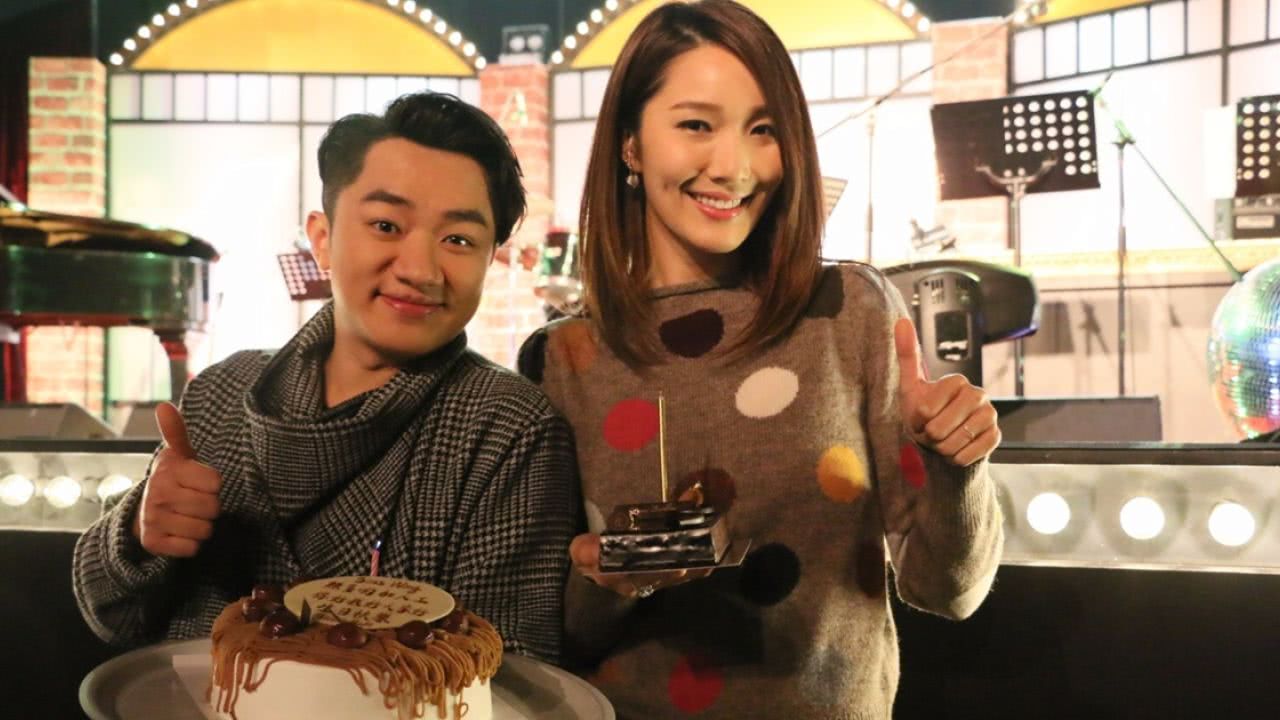 王祖蓝和家人吃饭被拍到,李亚男怀孕后慈母上身传一心照顾侄女!