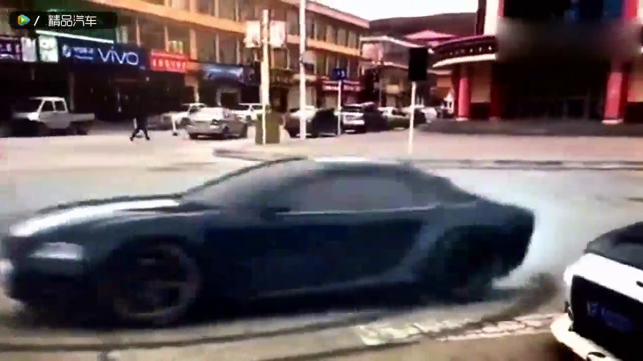 超级跑车漂移很帅，结局很完美，看了很是解气！