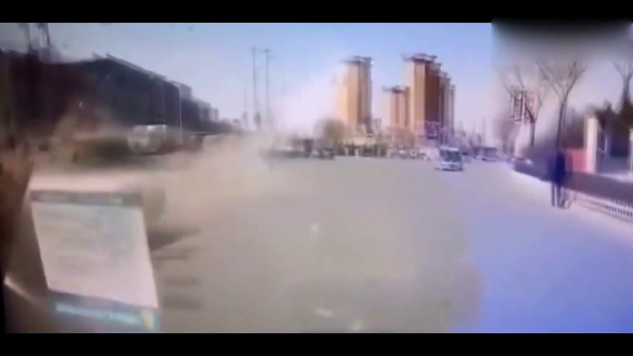 本田杰德司机如此飙车，竟然开出双杀效果！倒霉了电动车