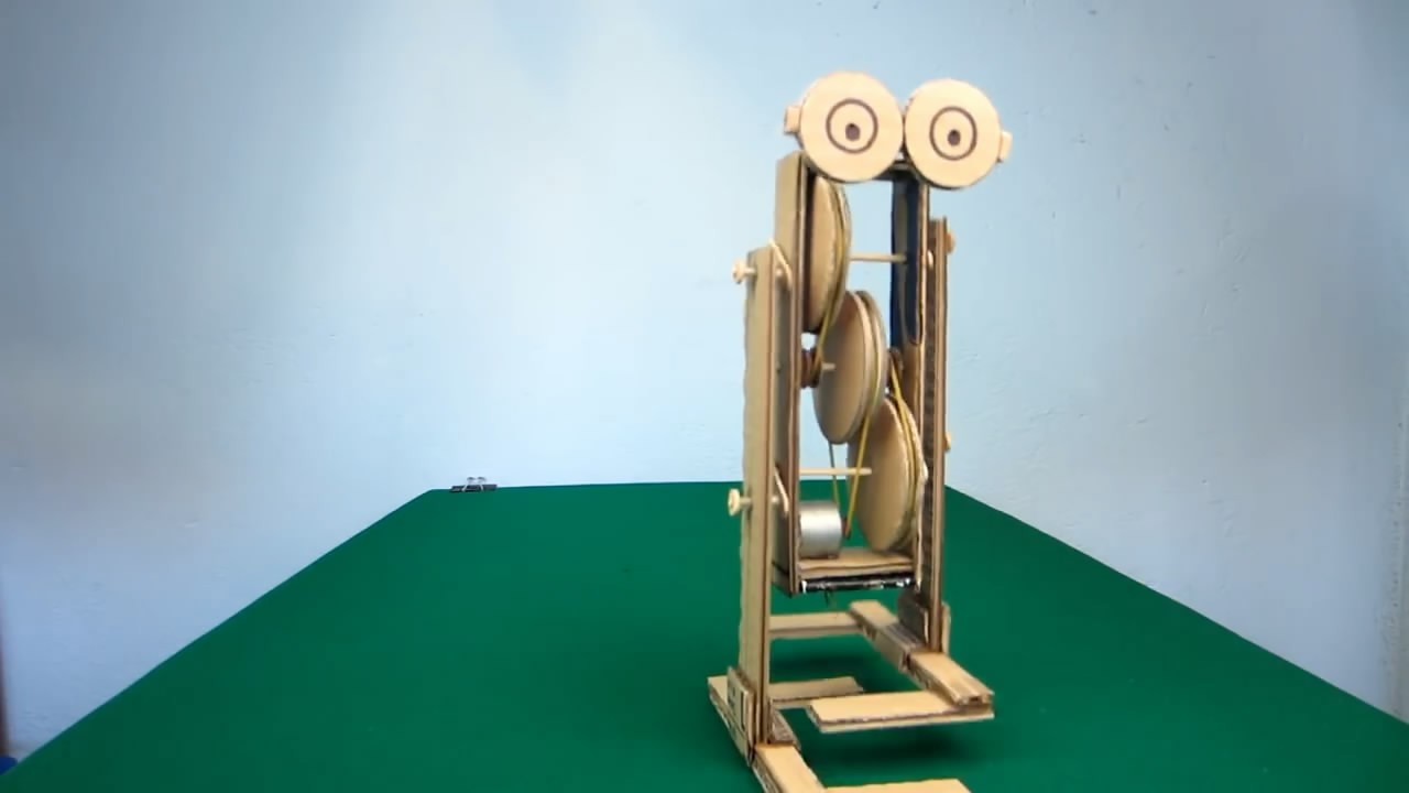 可以行走的机器人,制作方法很简单,材料就是普