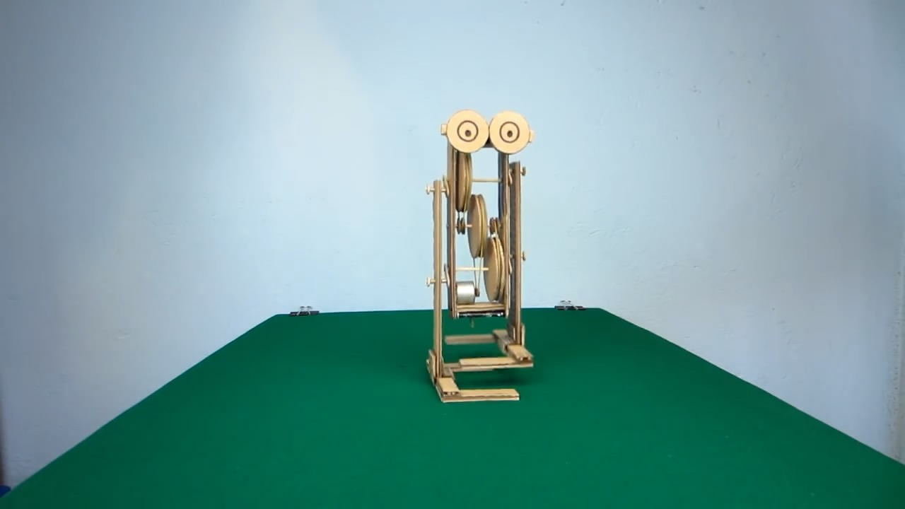 可以行走的机器人,制作方法很简单,材料就是普