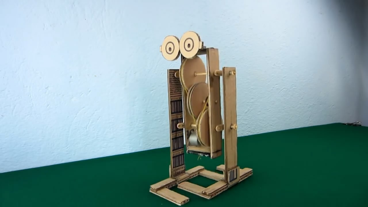 可以行走的机器人,制作方法很简单,材料就是普