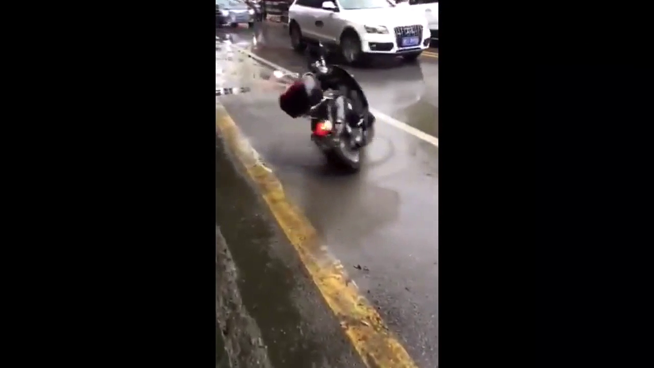 我好无聊啊，电动车主人不在！