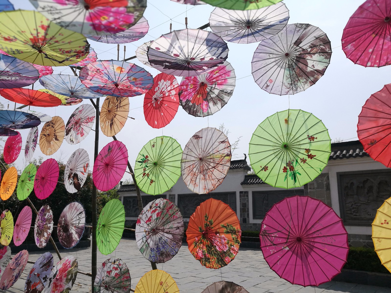 安徽合肥：非遗园万只油纸伞景色壮观|遗园|油纸伞|景色_新浪新闻