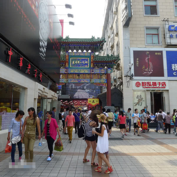 北京最火的一条街,每天客流量不断,但很多网友
