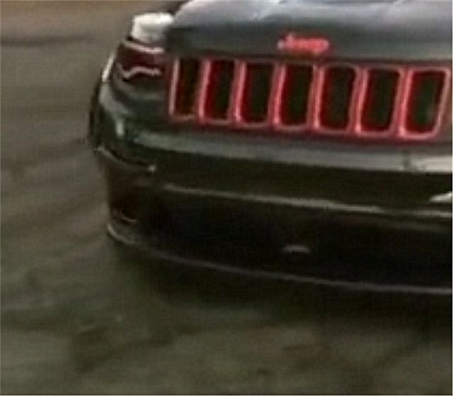 55万Jeep大切诺基被车主爆改，加装空气悬挂，外观酷似一辆超跑