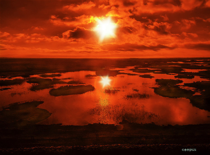 日出东方照九州,江山万里遍地红。