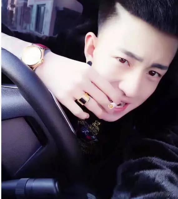 快手网红之间PK大战,输了要求女主播抖胸,尺