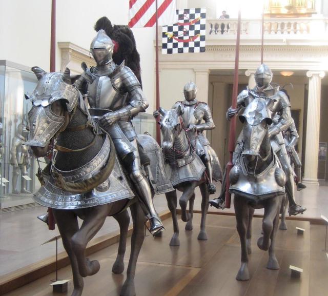 欧洲板甲有多重?真要靠吊车上马吗?