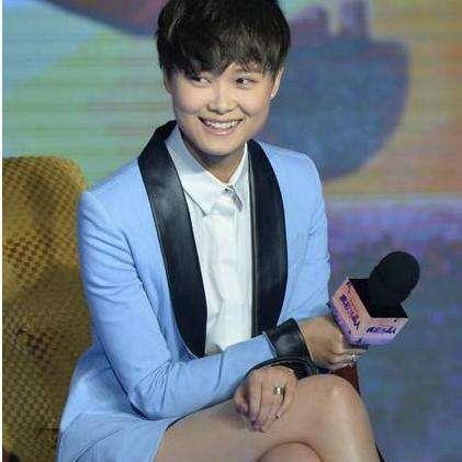 李宇春出道12年来最有女人味的7张照片, 网友: 春哥真男人!