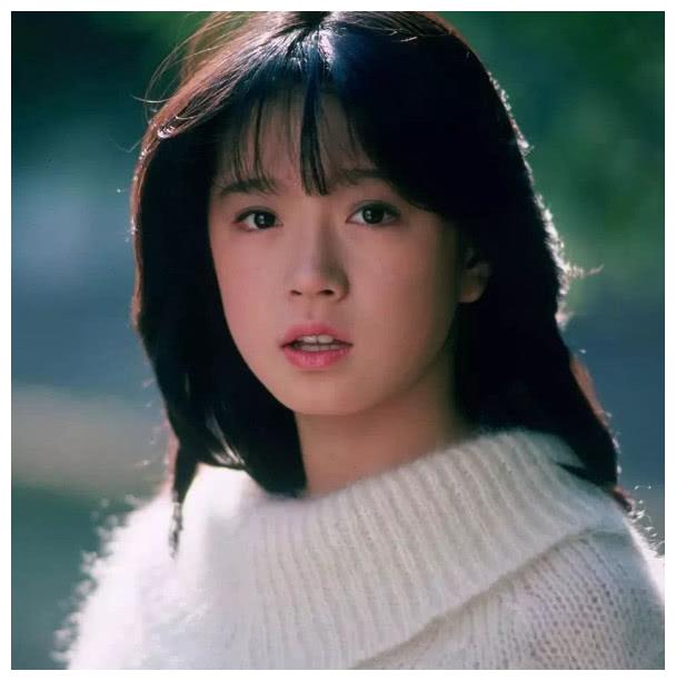 日本歌手中森明菜,原是聂小倩扮演者,最终却为一男星毁掉前途