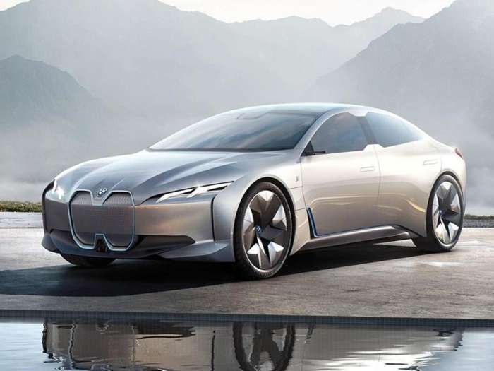 想买电动车的先缓缓！宝马最强电动轿跑来了，比I8还快