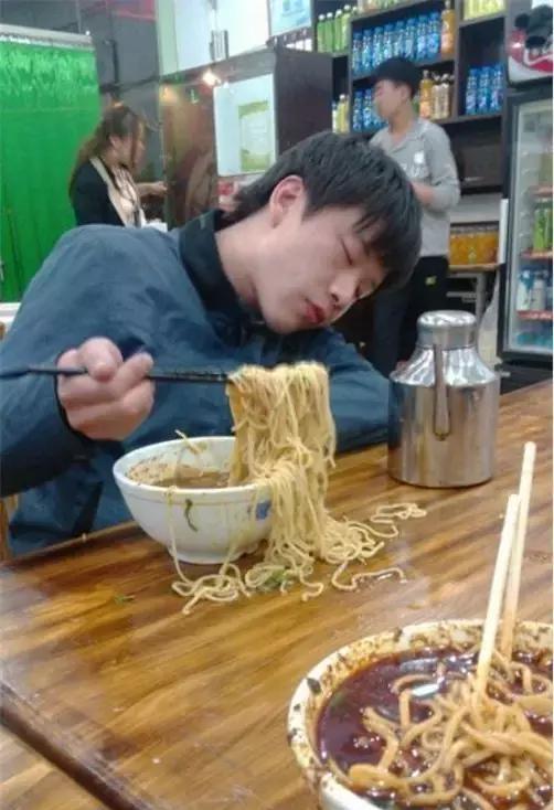 搞笑内涵图:丰胸可不是这样的,这一弄可就平了!