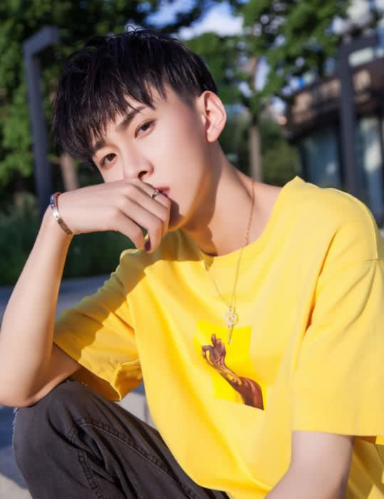 杨清柠确认已回归快手,网友喊话王乐乐:快回来