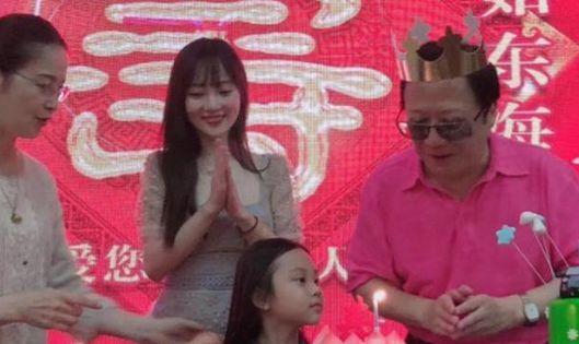 小璐父亲过生日,贾乃亮借他人之口10字回复,网