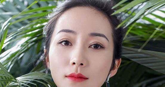 女星爱缝衣服,韩雪:领口太低,缝上!秦岚:这口