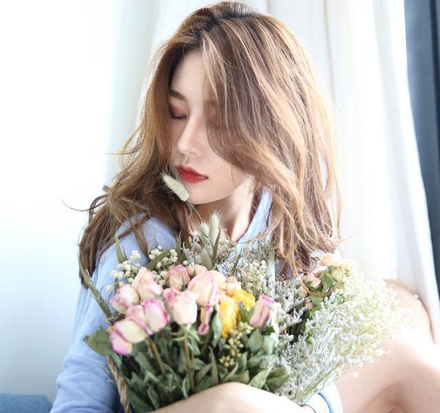 小静婉微博晒美照,优点缺点都很明显,网友:最