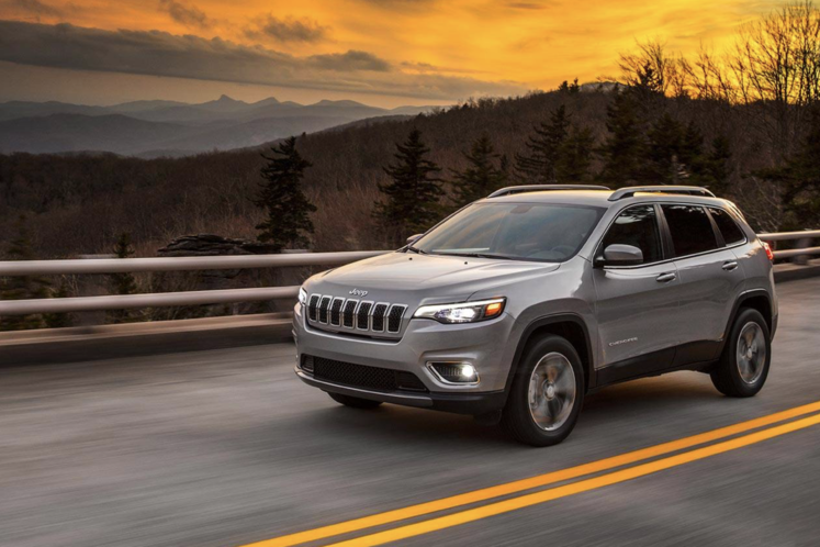 取消分体大灯设计 Jeep发布全新自由光