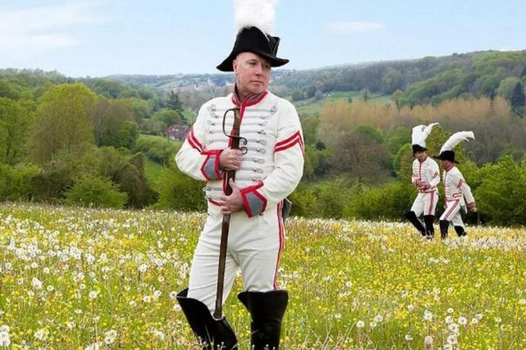 �����ϵ�������С�����а���С����ֻ��4�ˣ����˳Ծ�!