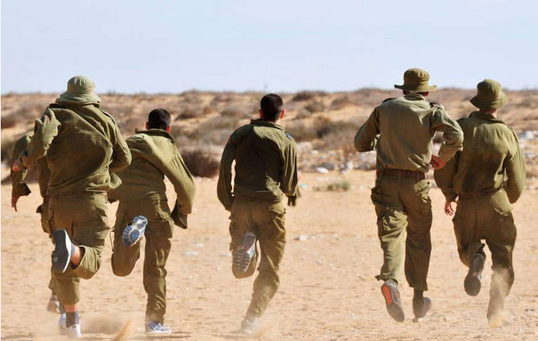 以色列这个国家那么小,为何军事实力那么强?这