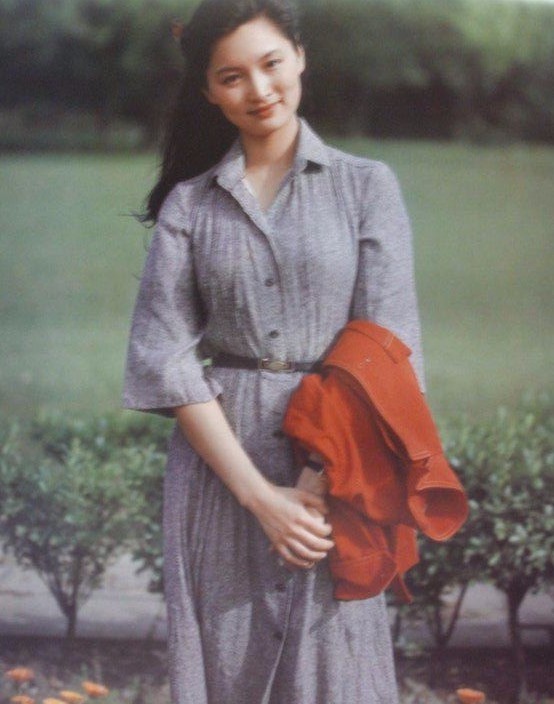 八十年代女影星殷亭如:再土的衣服也遮不住她天然洋气