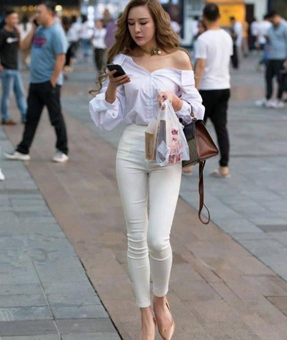 女虚弱地承受他的掠夺小说 她无助的哭泣承受他的撞击