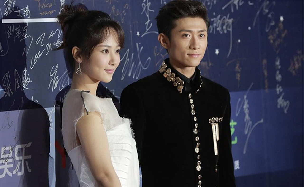 张一山帮杨紫提裙图片