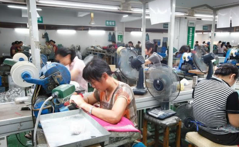 你觉得为什么月薪8000,这个工厂老板的亲戚却不愿在他的工厂上班?