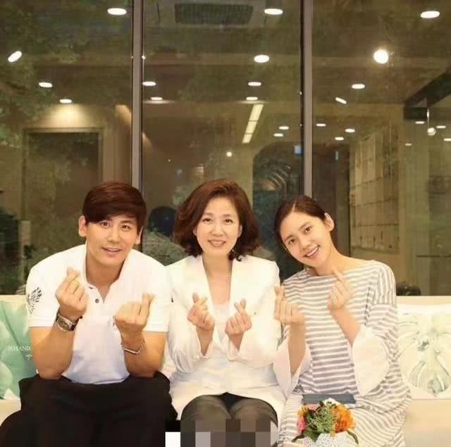 秋瓷炫怀孕九月自拍!于晓光微博高调示爱!双双