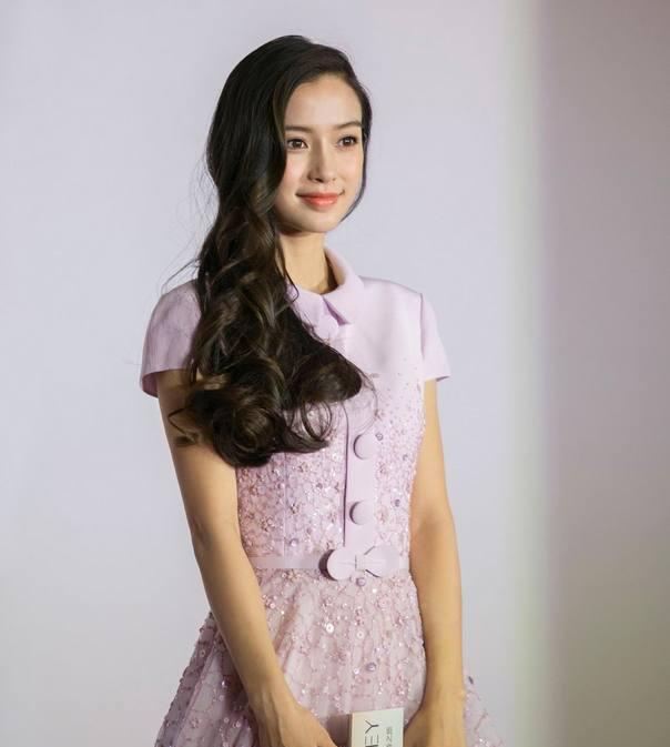 黄晓明机场大发雷霆, 耷拉着脸, 杨颖低头不语,