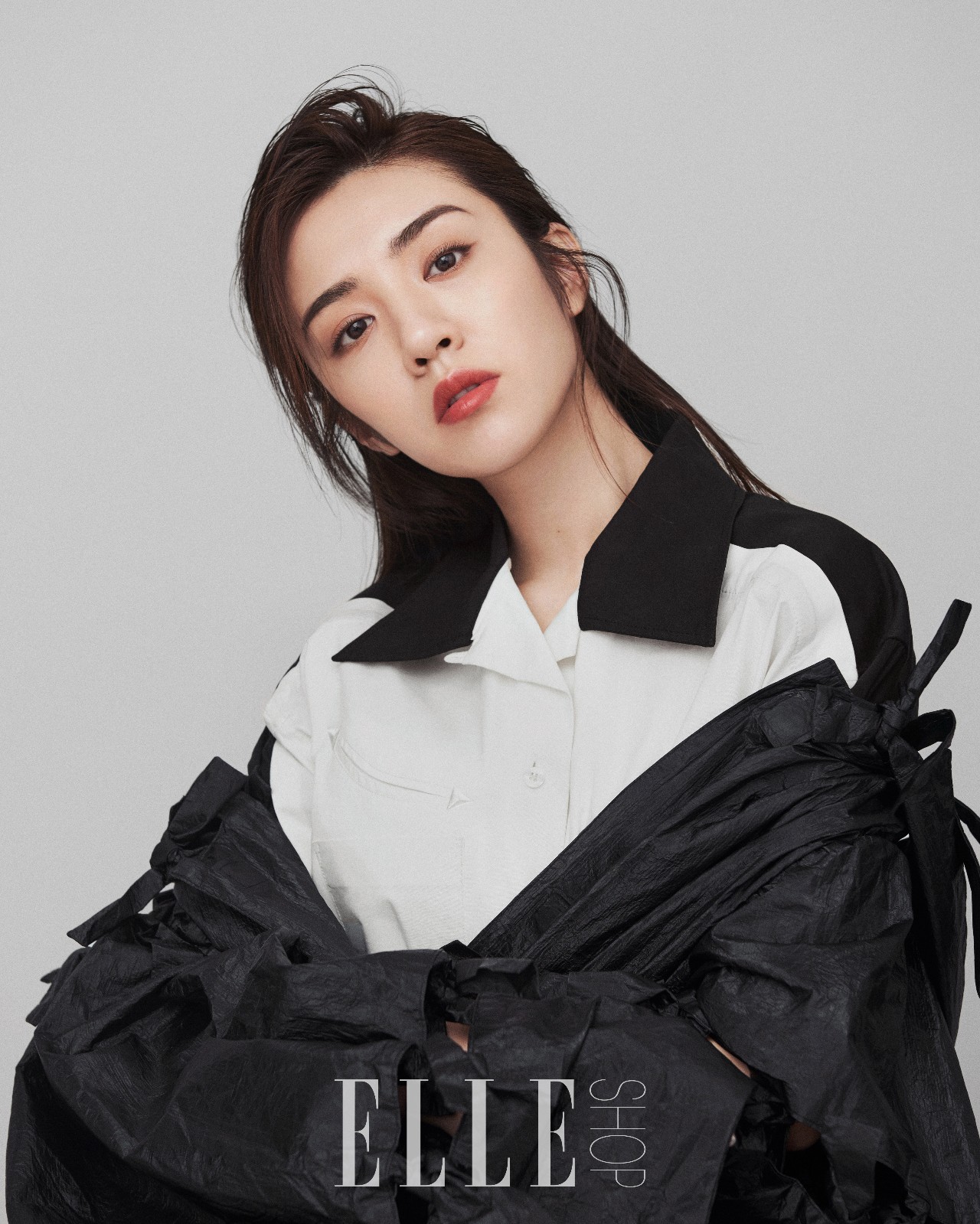 王晓晨微博分享最新时尚大片 粉丝却意外发现