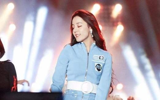 《新武林大会》开播,迪丽热巴却沦为观众,金星