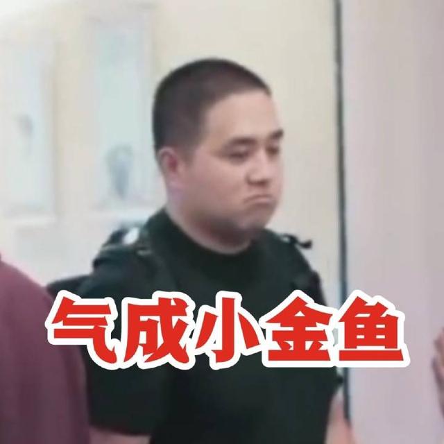 易烊千玺胖虎噘嘴现同步嫌弃脸!粉丝:新一代情侣头像诞生!