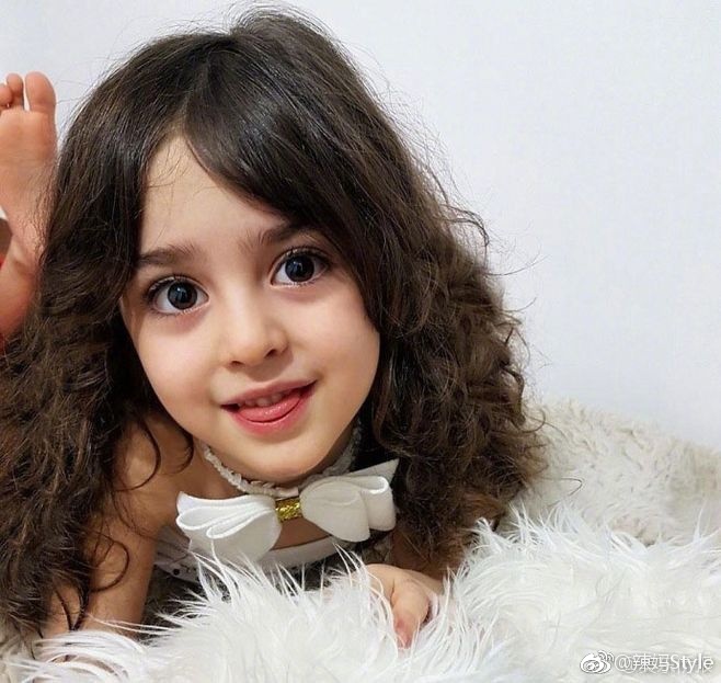 伊朗8岁小女孩mahdis,被外国网友们称为"全球最美女孩"
