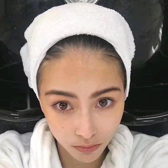 昆凌素颜照曝光,依旧美上天.周董真是抱得美人归