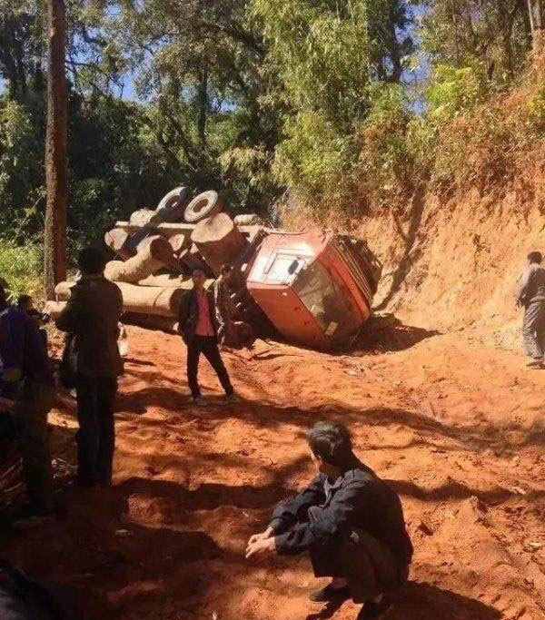 去缅甸拉木头,一趟最少赚三万,卡车司机:别了,我