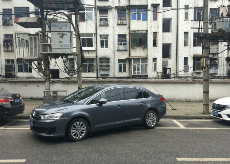 新手开车最害怕遇到的四种情况,网友,不要急慢