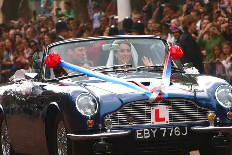 英国皇家这些年娶王妃都坐啥婚车入洞房？