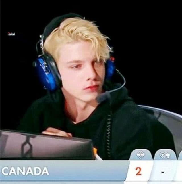 现在打电竞的都那么帅吗? 三分钟我要他的全部