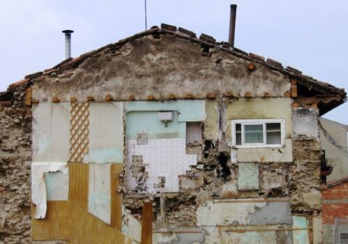 农村房子和院子进行拆迁,如何补偿?征用耕地的