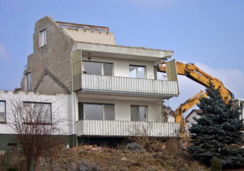 农村房子和院子进行拆迁,如何补偿?征用耕地的