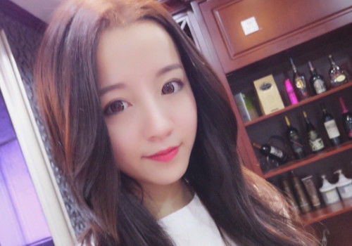 莉哥首次登上央视舞台,却因一个行为遭网友炮