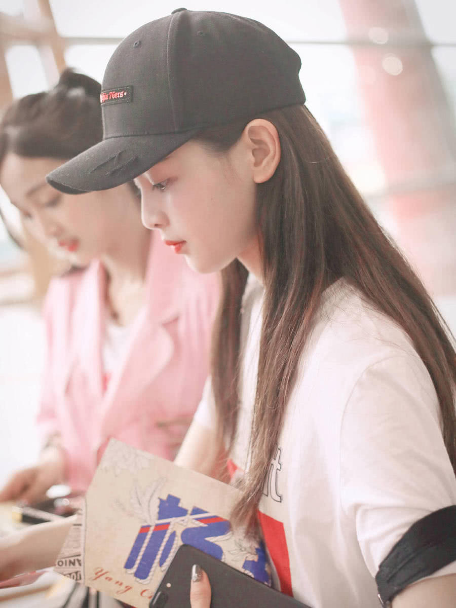 杨超越赖美云穿热裤，Sunnee穿条大裤衩，居然也这么时髦!