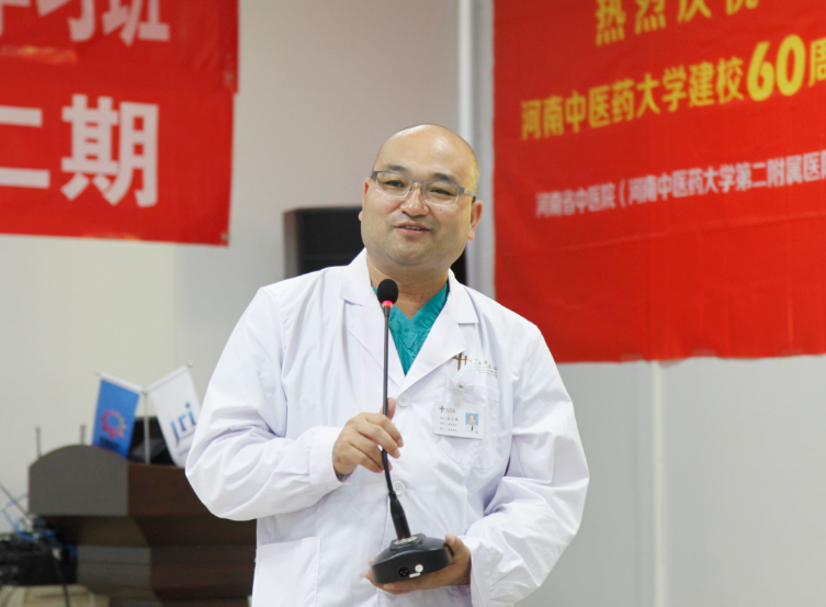 王上增教授为学员解答手术相关问题