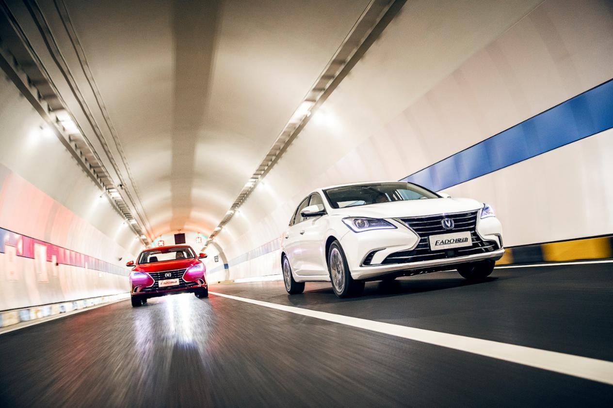 谁说国产车不如合资车？这款车用科技配置把科鲁兹、速腾虐成了渣