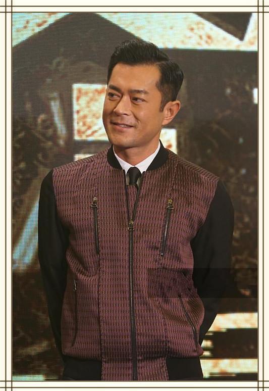 当47岁古天乐同框46岁张智霖,网友:终于知道熟男杀伤