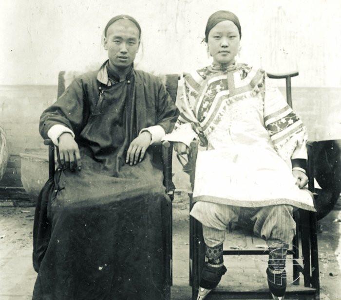 外国人拍摄的晚清妇女, 三寸金莲, 八国联军的行