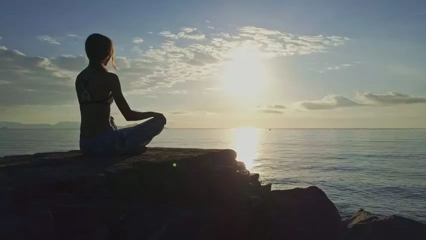 瑜伽初学者进入深度静坐冥想,这8个秘诀要掌握